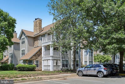 /international/us/5612-willoughby-newton-drive-centreville-va-110119518943/