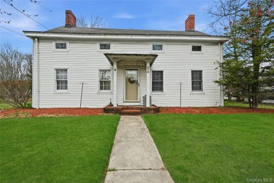 /international/us/727-main-street-center-moriches-ny-110108118813/