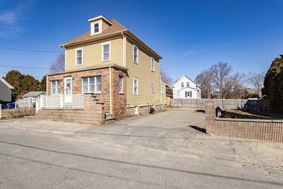 /international/us/4-page-street-fairhaven-ma-110106617968/