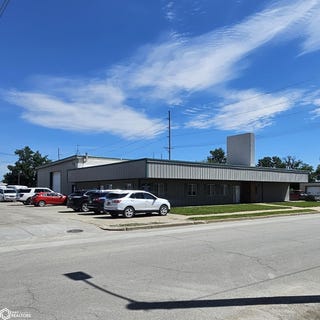 /international/us/215-e-montgomery-street-creston-ia-110108203361/