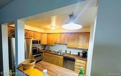 /international/us/28418-w-8-mile-road-farmington-hills-mi-110105291869/
