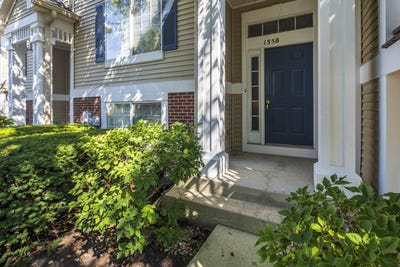 /international/us/135-enclave-circle-bolingbrook-il-110109928143/