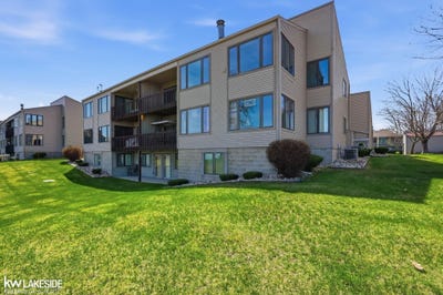 /international/us/7226-2nd-street-lakeport-mi-110102821883/