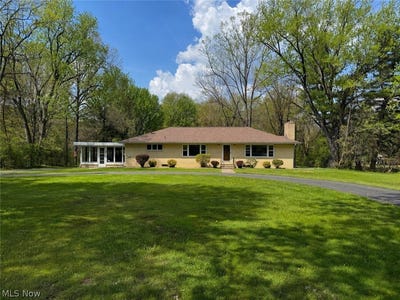 /international/us/2315-howland-wilson-road-cortland-oh-110107512178/