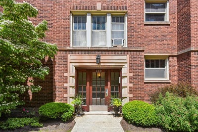 /international/us/240-s-maple-avenue-oak-park-il-110108586667/