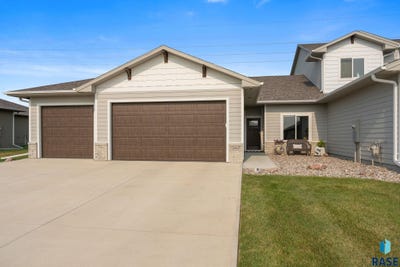 /international/us/5907-s-spirea-ave-sioux-falls-sd-110109568525/
