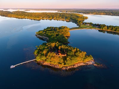 /international/us/90-cornfield-point-yarmouth-me-110109034598/