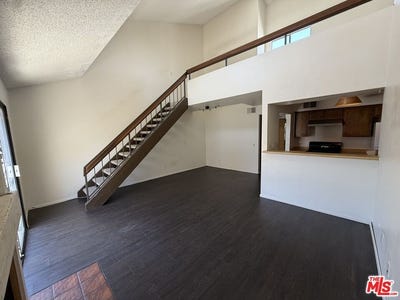 /international/us/8221-langdon-ave-van-nuys-ca-110108195542/