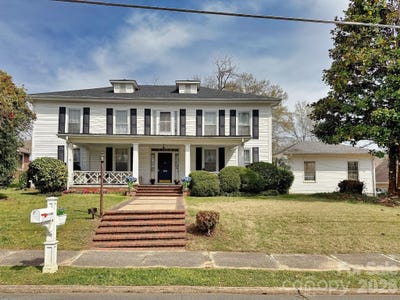 /international/us/192-w-court-street-rutherfordton-nc-110106553774/