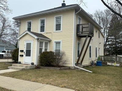 /international/us/315-s-eighth-st-delavan-wi-110106432755/