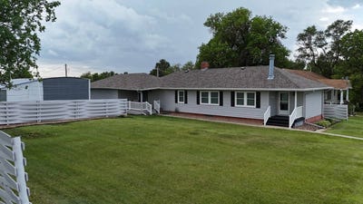 /international/us/217-w-jefferson-mankato-ks-110100587990/