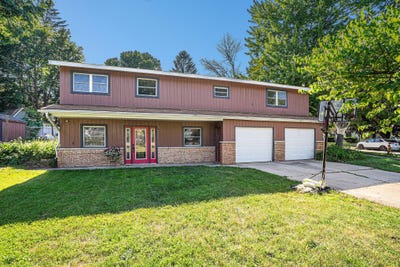 /international/us/748-green-street-south-haven-mi-110101458429/