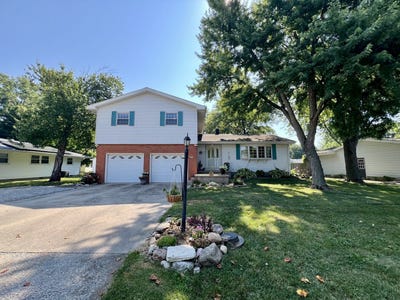 /international/us/17-park-drive-villa-grove-il-110100781283/