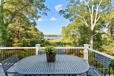 /international/us/13-sand-dollar-lane-mashpee-ma-110120465979/