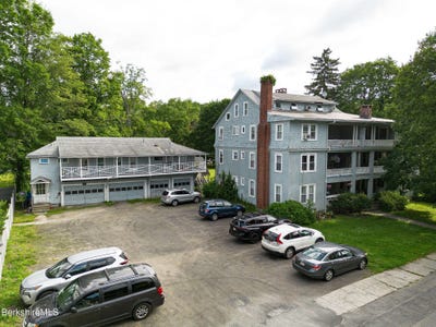 /international/us/6-10-manville-st-great-barrington-ma-110100409867/?lang=en