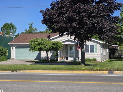 /international/us/808-w-lake-street-tawas-city-mi-110109159784/