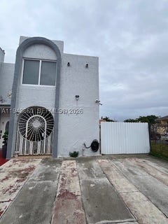 /international/us/4211-w-10th-ln-hialeah-fl-110104842896/?lang=id