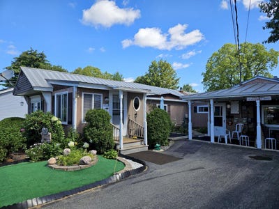 /international/us/11-13-wilson-street-skowhegan-me-110119958565/