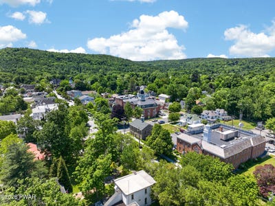 /international/us/509-broad-street-milford-pa-110108754533/