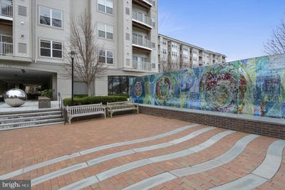 /international/us/8045-newell-street-silver-spring-md-110107544544/