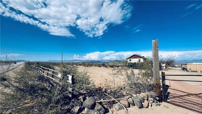 /international/us/2724-s-jade-road-golden-valley-az-110120584466/