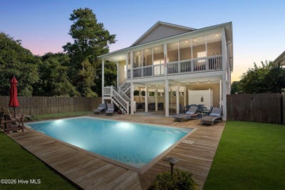 /international/us/115-nw-9th-street-oak-island-nc-110120620851/