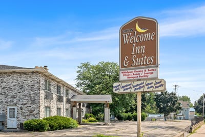 /international/us/240-e-fond-du-lac-street-ripon-wi-110100975143/