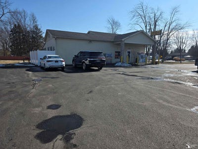 /international/us/12240-s-dixie-highway-la-salle-mi-110105864129/
