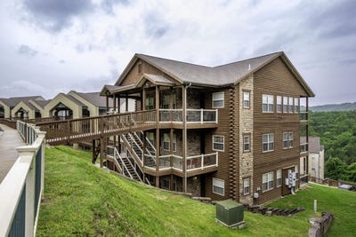 /international/us/31-blue-bird-way-branson-mo-110100353177/