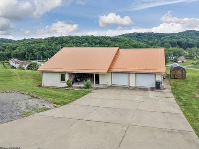 /international/us/180-overlook-drive-buckhannon-wv-110108962164/