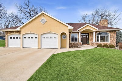 /international/us/111-bayfield-court-lake-mills-wi-110104187342/