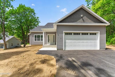 /international/us/176-montray-road-queensbury-ny-110108337259/