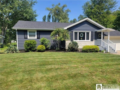 /international/us/24-woodward-drive-fredonia-ny-110119565191/