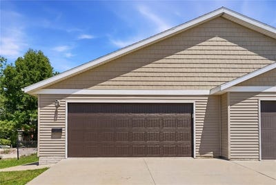 /international/us/122-33rd-street-drive-se-cedar-rapids-ia-110108347751/