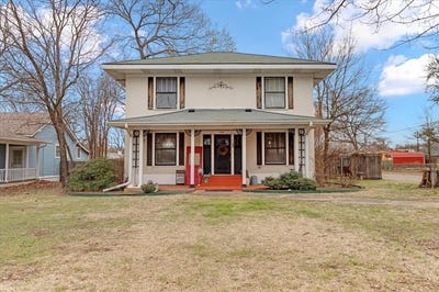 /international/us/1102-n-main-street-bonham-tx-110097979648/