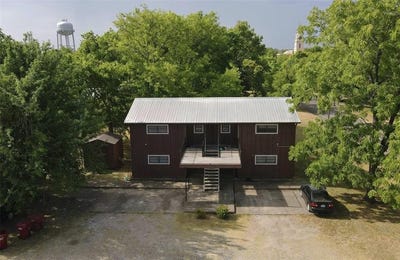 /international/us/104-e-south-street-clarksville-tx-110105316607/