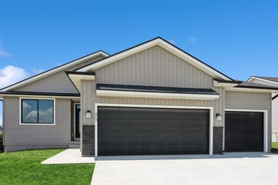 /international/us/313-n-19th-street-indianola-ia-110098937271/