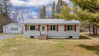 /international/us/22-midland-street-caribou-me-110107783124/