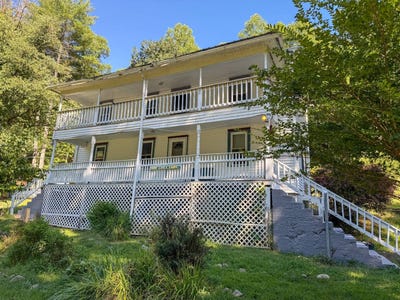 /international/us/3847-lake-lane-rd-napier-wv-110102056510/