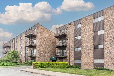 /international/us/8905-knight-avenue-des-plaines-il-110108474132/