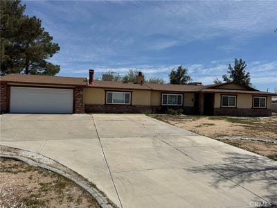 /international/us/13771-wawona-road-apple-valley-ca-110098679890/