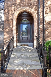 /international/us/12525-linda-view-lane-potomac-md-110108502011/