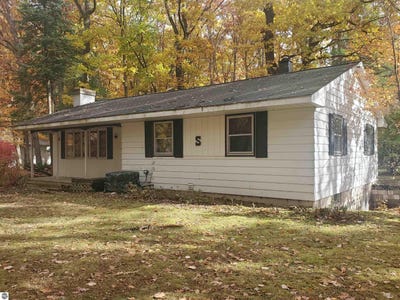 /international/us/7323-karlin-road-interlochen-mi-110103299547/