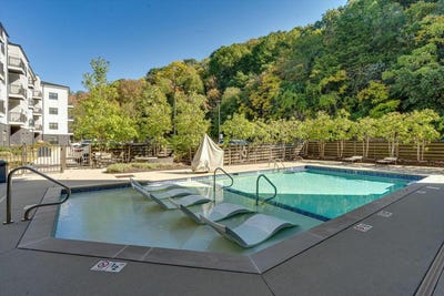 /international/us/782-riverfront-parkway-chattanooga-tn-110098593139/