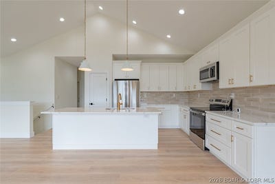 /international/us/370-tuscany-drive-camdenton-mo-110120587727/