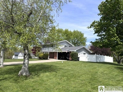 /international/us/9668-adams-road-fredonia-ny-110107345799/