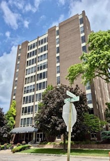 /international/us/20-chestnut-street-wyandotte-mi-110108709918/
