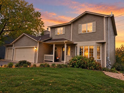 /international/us/15370-96th-place-n-maple-grove-mn-110120652396/