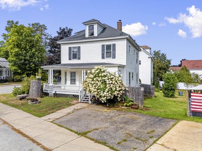 /international/us/34-oak-street-sanford-me-110110015542/