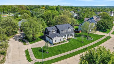 /international/us/7155-oak-crest-boulevard-johnston-ia-110107820068/
